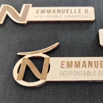 Badges en bois